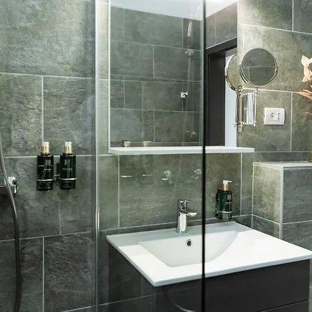 5 - New Building & Parking Bukarest