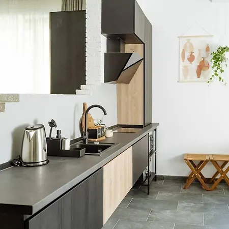 5 - New Building & Parking Bükreş