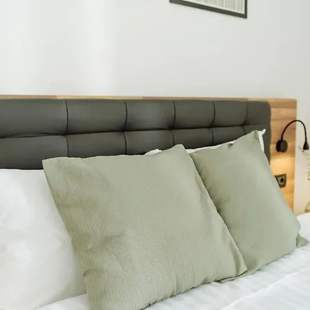 Apartment 5 - New Building & Parking