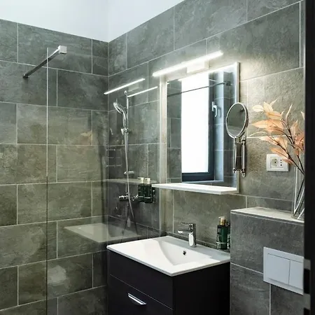 5 - New Building & Parking Apartament Bucureşti