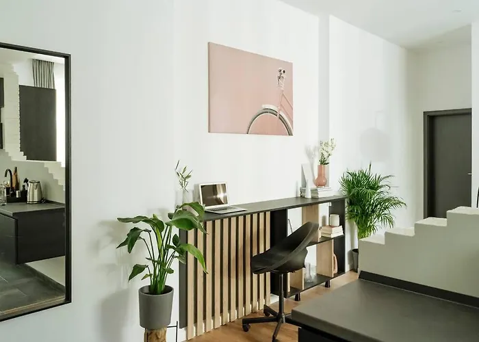 5 - New Building & Parking アパート