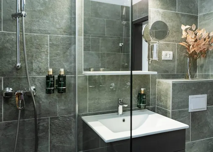 5 - New Building & Parking Bukarest